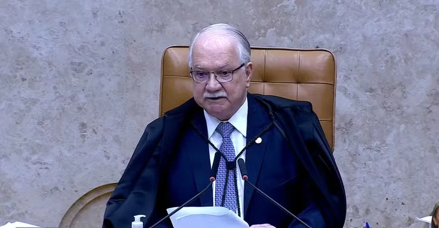 Fachin convocou o STF para resolver uma crise e entregou outra