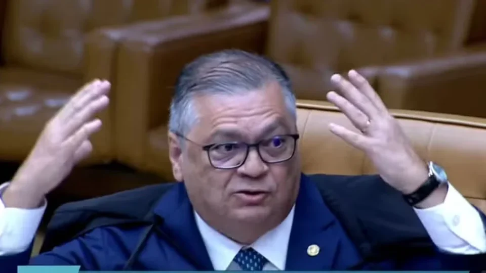 Dino manda PF investigar Master em cemitérios de SP e mantém suspeitas sobre Mendonça