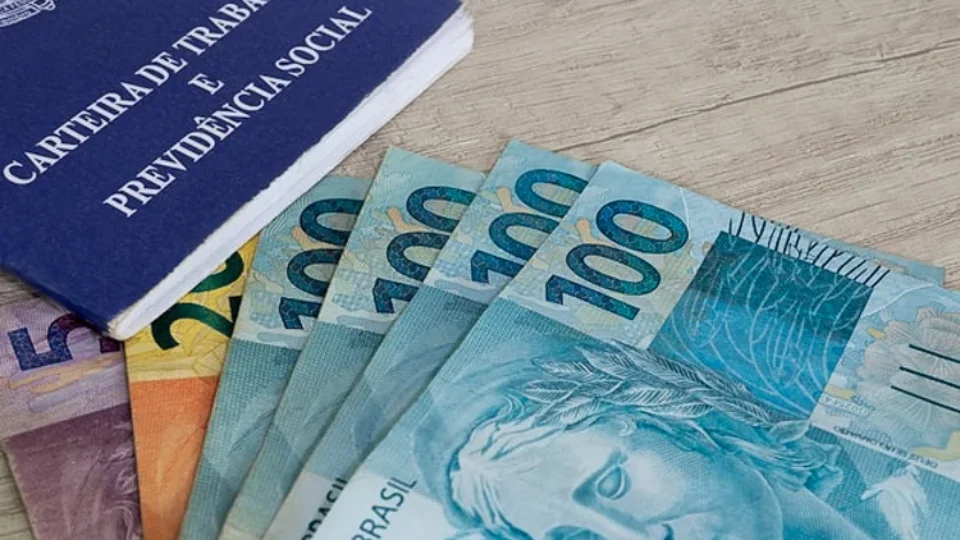 Renda do trabalhador se aproxima do salário mínimo em sete estados do Nordeste