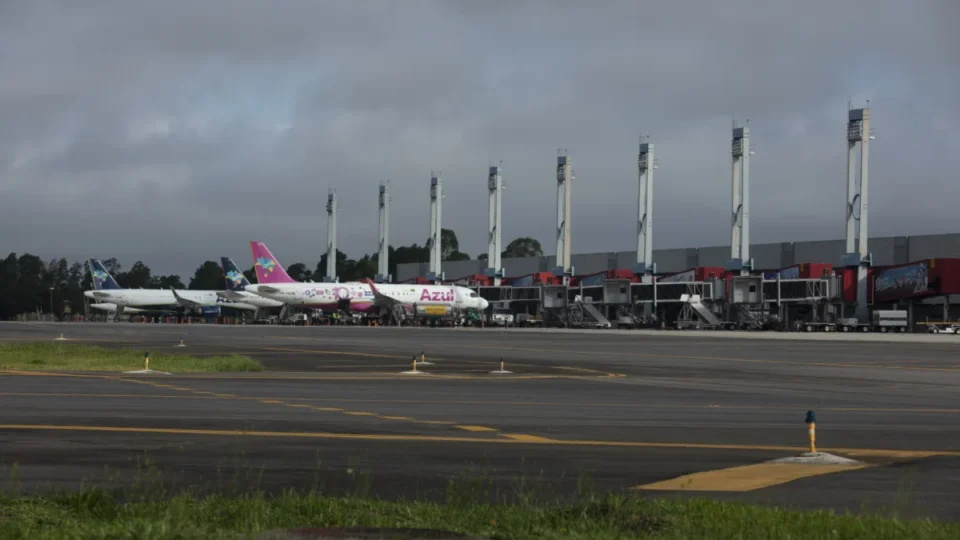 Quatro dos maiores aeroportos do Paraná são vendidos a transnacional mexicana