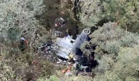 Destroços de helicóptero com cantor Rick são encontrados; cinco corpos são localizados