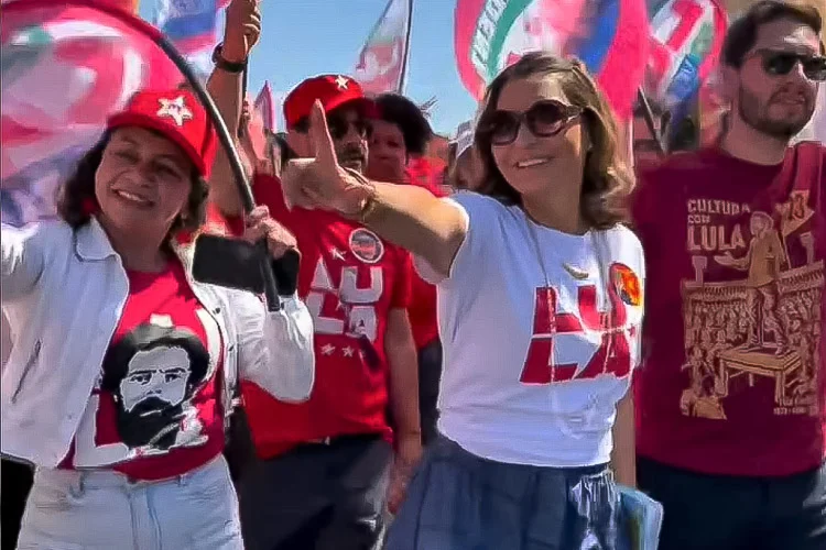 Janja em ato pela reeleição de Lula, em Brasília