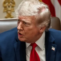 Corrida da IA racha setor: executivos pedem cautela, mas Trump rejeita freio e cita China