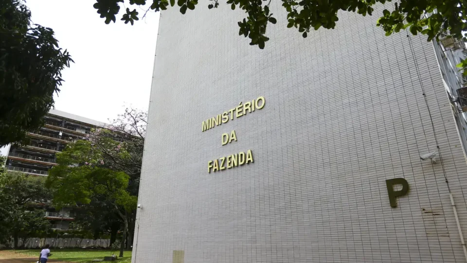 Governo reduz projeção do PIB para 2% em 2026 e 2,3% em 2027