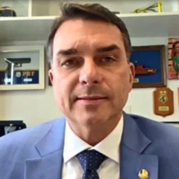 TSE suspende jingle de Lula que associa Flávio Bolsonaro a rachadinha e caso Banco Master