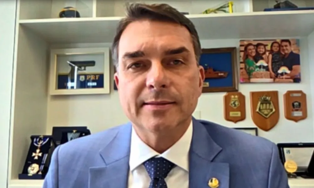 TSE suspende jingle de Lula que associa Flávio Bolsonaro a rachadinha e caso Banco Master