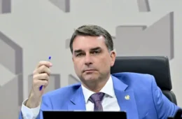 Evangélicos criticam Flávio Bolsonaro após polêmica com Nossa Senhora Aparecida