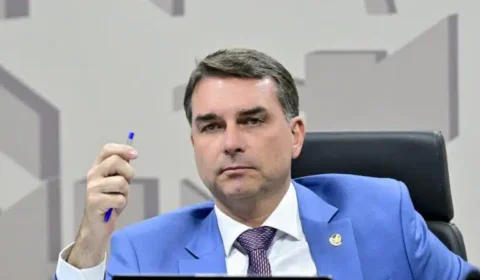Evangélicos criticam Flávio Bolsonaro após polêmica com Nossa Senhora Aparecida