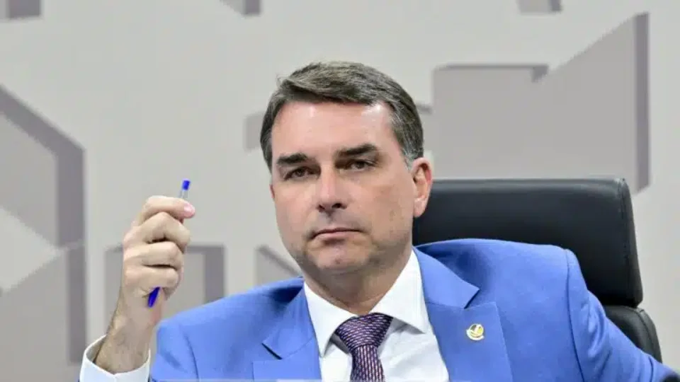 Evangélicos criticam Flávio Bolsonaro após polêmica com Nossa Senhora Aparecida