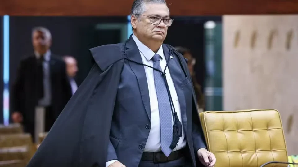 Dino questiona promessa de fim de inquérito das fake news, sem citar Fachin