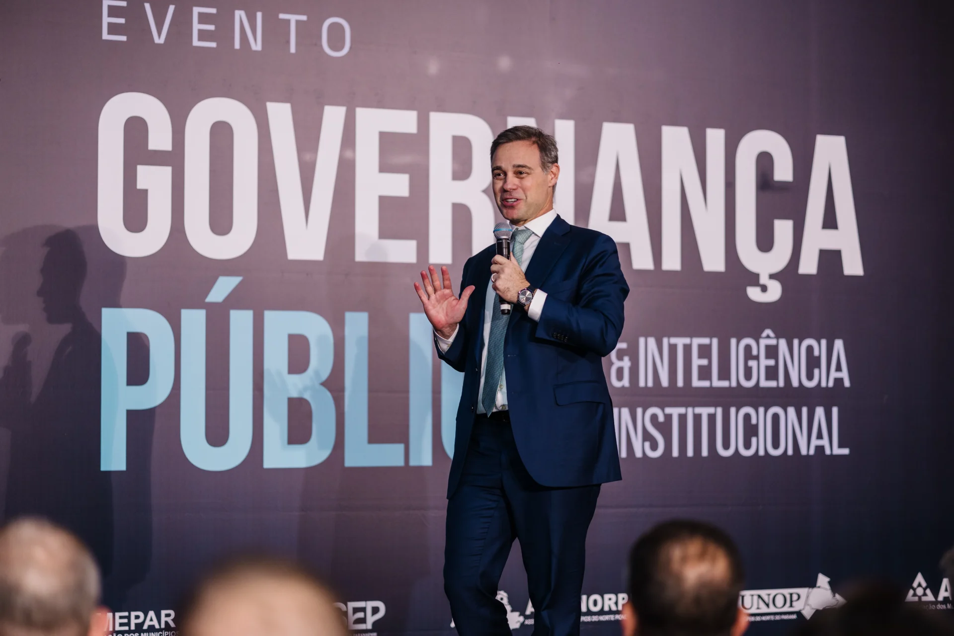 O ministro André Mendonça em evento organizado pelo Instituto Iter