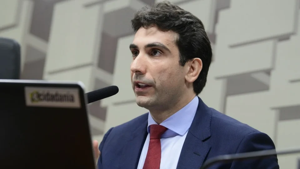 PF intima Galípolo, Campos Neto e André Esteves para depoimento no caso Master