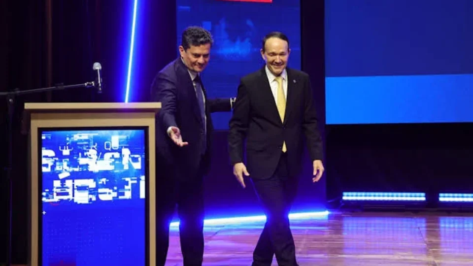 Fiesp defende modelo inconstitucional de Bukele na segurança e afaga candidatos da direita