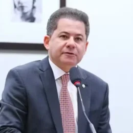 PF mira deputado aliado de Mendonça em operação sobre tráfico de influência em tribunais superiores