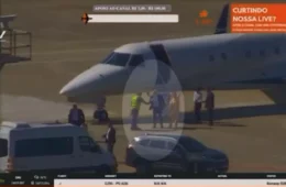 Vídeo mostra Moraes e esposa descendo do jatinho de Vorcaro, diz jornal