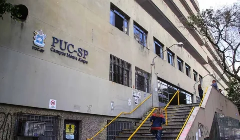 Estudantes da PUC-SP fazem paralisação contra redução de bolsas e cobram mudanças
