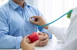 Conheça a fruta popular que ajuda a proteger as células e pode trazer benefícios ao coração