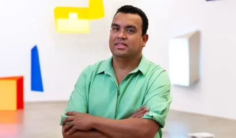 Artista Rodrigo Cass morre aos 43 anos após afogamento na praia de Copacabana