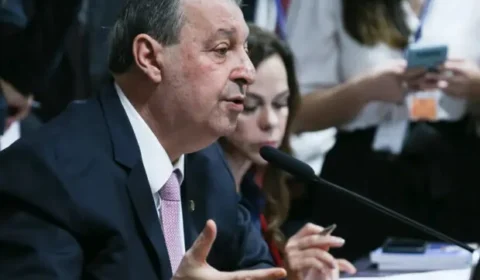 Sessão da 6×1 tem choro de senadores, lembrança de pai morto e bate-boca
