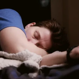 Veja as piores posições para dormir e como elas podem afetar a coluna