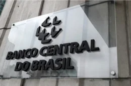 Daniel Vorcaro ficou mais de uma hora no BC em reunião com Campos Neto
