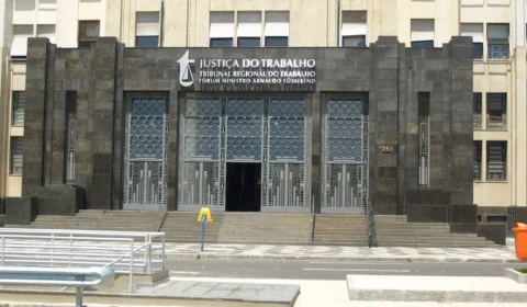 Justiça condena empresa por expor trabalhador umbandista a cultos evangélicos