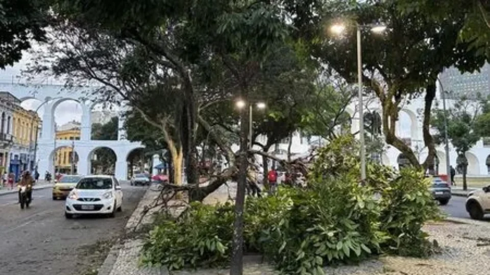 Ventania de 91 km/h atinge o Rio de Janeiro, e cidade recebe alerta severo