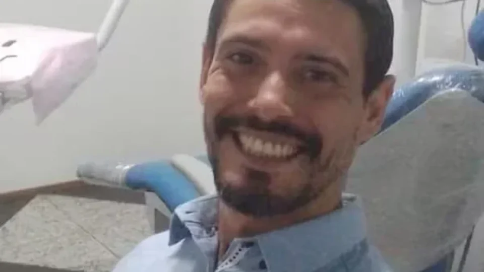 ‘Adoeceu uma família inteira’: vítima relata transmissão intencional de HIV por dentista