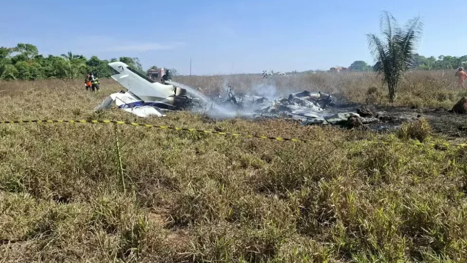 Avião cai e deixa três mortos em região de fazenda no Mato Grosso