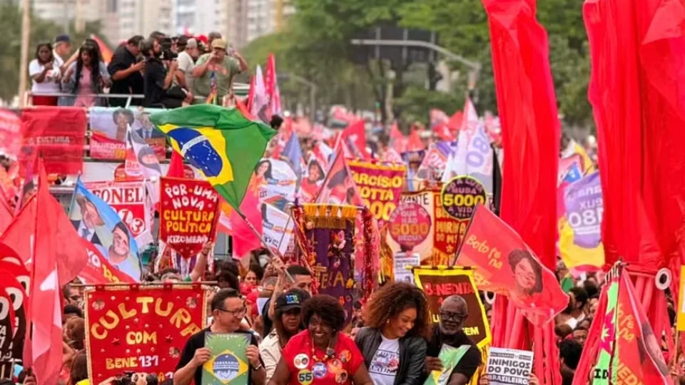 Apoiadores fizeram atos pela reeleição de Lula em várias cidades do Brasil