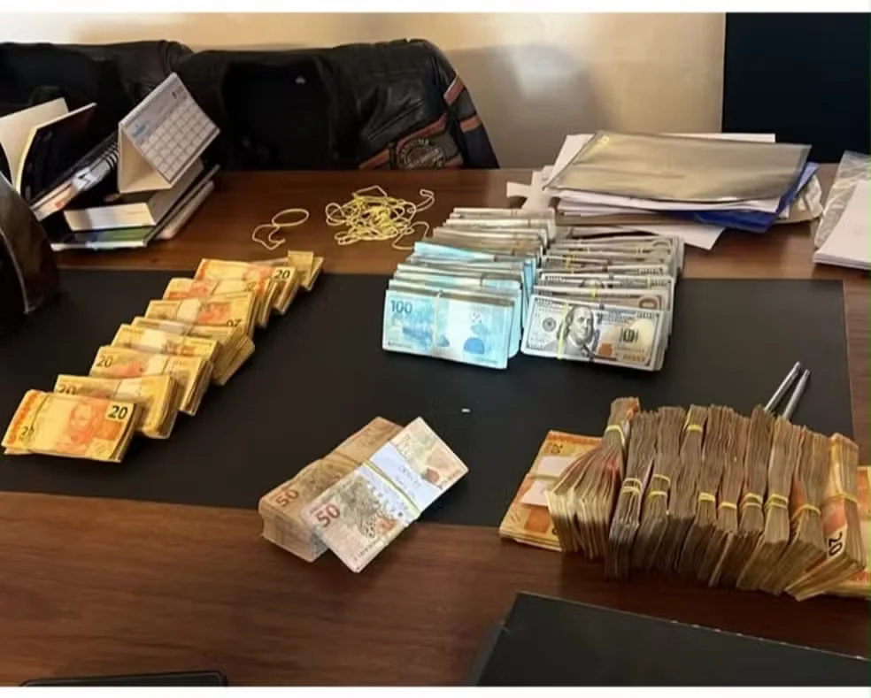 Dinheiro apreendido em imóvel em Sorocaba, interior de São Paulo, onde Milton Leite estaria escondido. — Foto: Reprodução