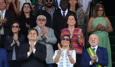 Lula reúne Fachin, Alcolumbre e Motta em 7 de setembro marcado por gritos pelo fim da 6×1