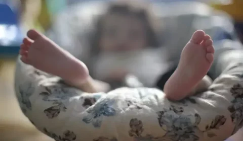 Justiça condena empresa por ‘aviso-prévio psicológico’ durante licença-maternidade