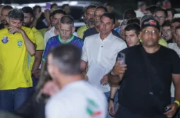 Deputados do PT pedem prisão preventiva de Flávio Bolsonaro e alerta vermelho da Interpol