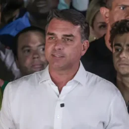 Democratas dos EUA criticam governo Trump por conceder vistos a Flávio Bolsonaro