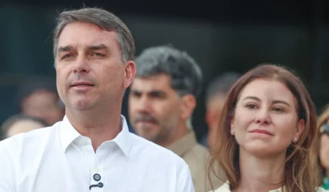 Governo Trump dará vistos a Flávio Bolsonaro e sua família