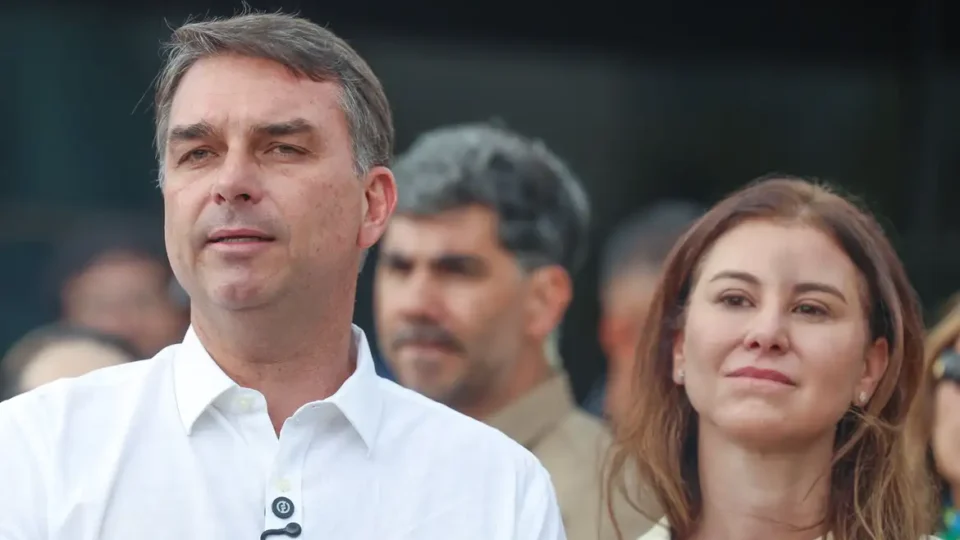 Governo Trump dará vistos a Flávio Bolsonaro e sua família