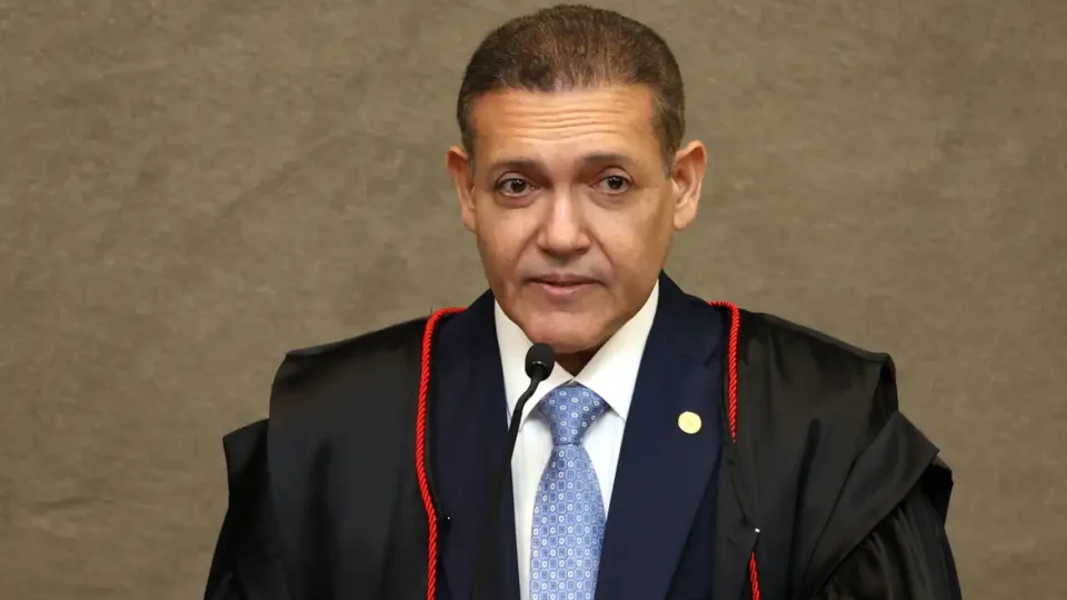 Kassio atende Flávio e suspende circulação de jornal de sindicato dos petroleiros