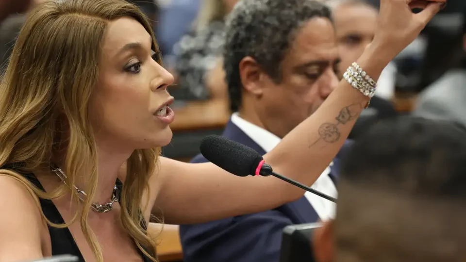 Erika Hilton pede CPI para investigar interferência de big techs nas eleições