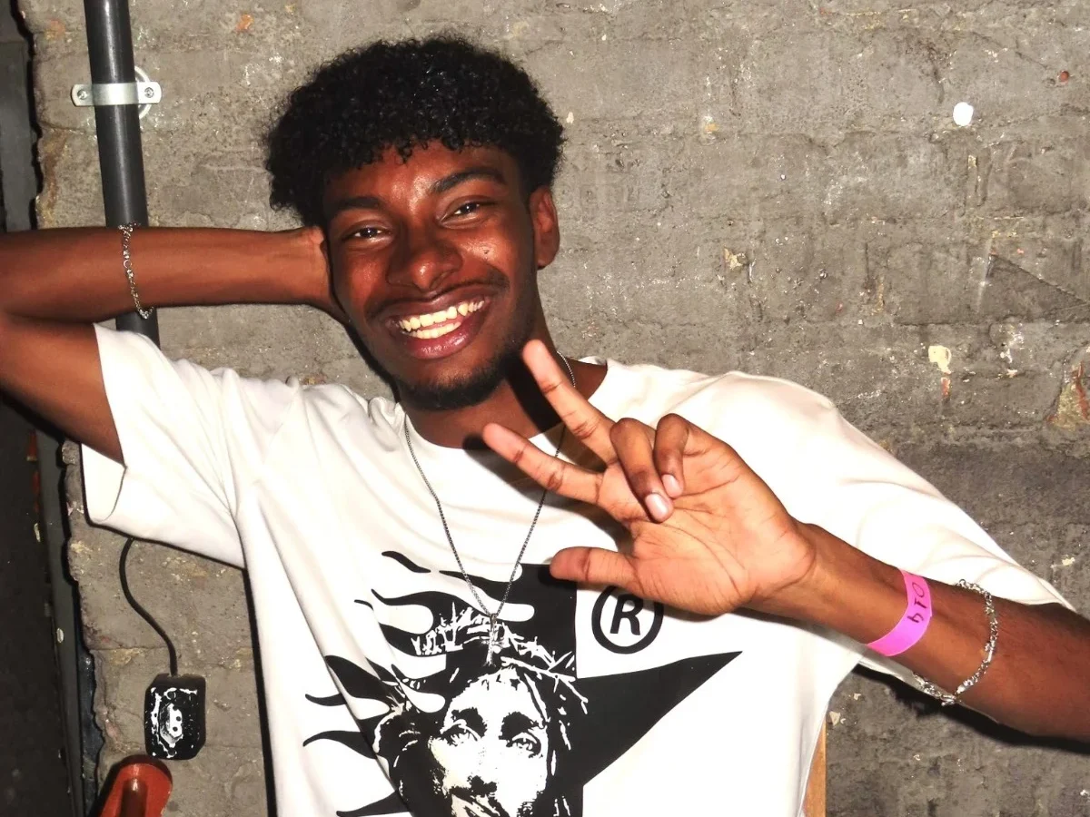 Kauan é estudante de Jornalismo, rapper desde os 14 anos e morador de Cabo Frio, no Rio de Janeiro