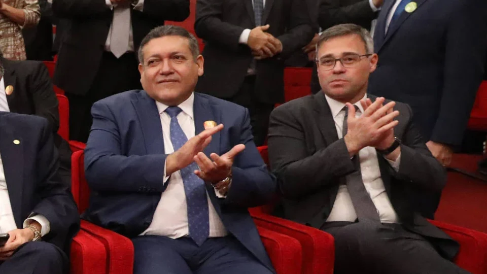 Kassio acompanha apuração em sala no TSE com Mendonça e membros do Judiciário