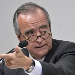 CVM multa Cerveró e absolve Dilma e Palocci por compra da refinaria de Pasadena