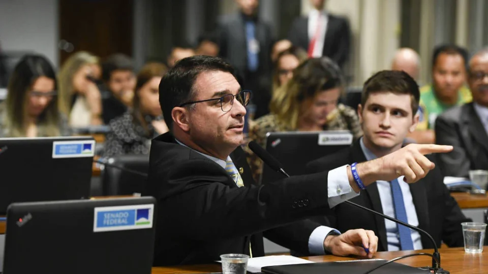 Carreira de Flávio Bolsonaro como advogado só decola no Senado, com Willer Tomaz e foco no STJ