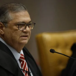 Dino defende Estela Aranha e diz que decisões que interferem em debates são legítimas