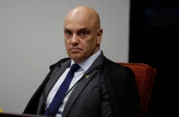 Moraes manda PGR se manifestar sobre pedido de Bolsonaro para liberar visitas de Flávio