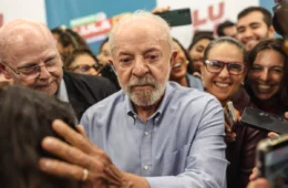 Lula diz que plano de ajuste de Flávio Bolsonaro é para ‘cortar do sangue do povo’