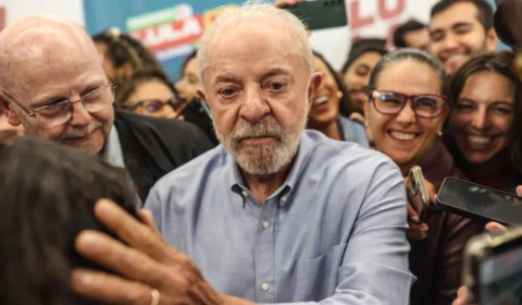 Lula diz que plano de ajuste de Flávio Bolsonaro é para ‘cortar do sangue do povo’
