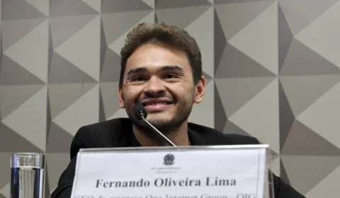 Dono do ‘Jogo do Tigrinho’ publica foto de helicóptero adesivado em apoio a Flávio Bolsonaro