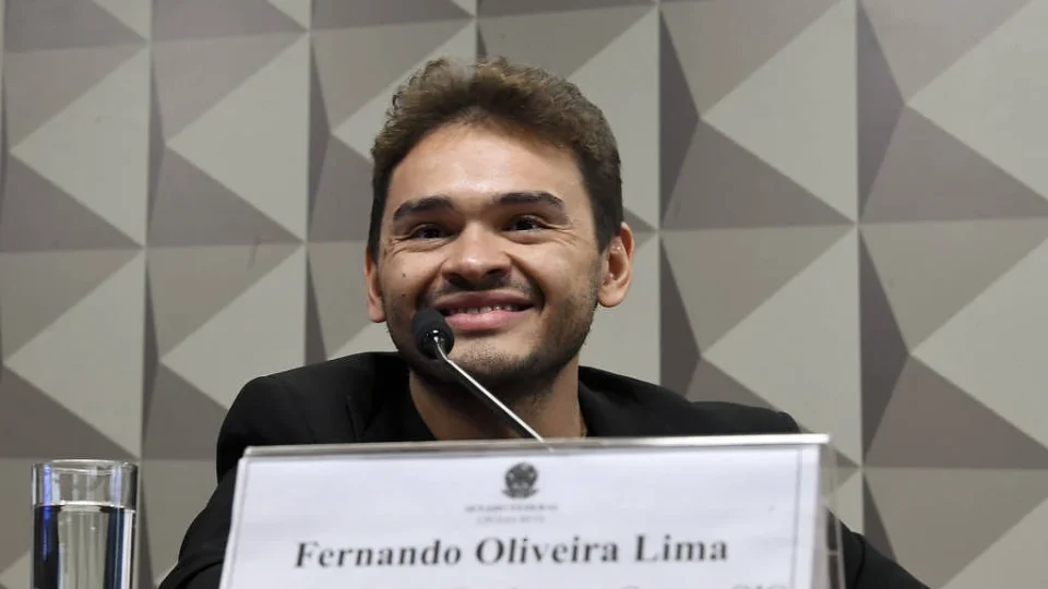 Dono do ‘Jogo do Tigrinho’ publica foto de helicóptero adesivado em apoio a Flávio Bolsonaro