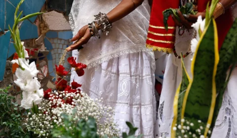Bolsonaristas atacam religiões afro-brasileiras para evocar guerra espiritual contra Flávio